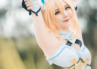 吊带上色彩斑斓，Sally Dorasnow的定制画像静静讲述！